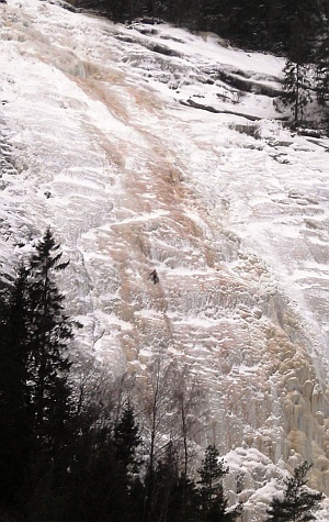 Reirsfossen (220m,WI 4).